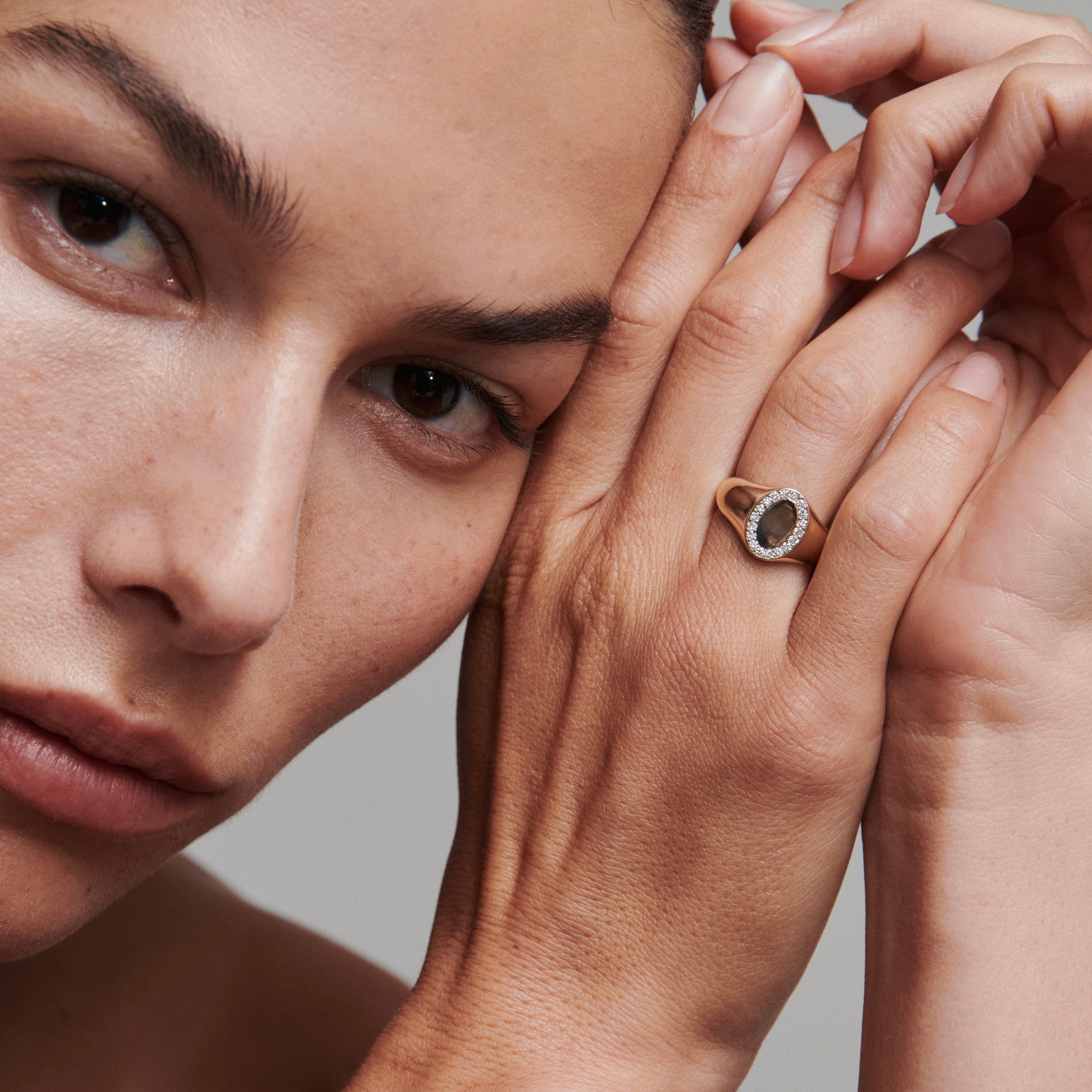 Pavé Diamond Oval Signet | With Lab-Grown Diamonds