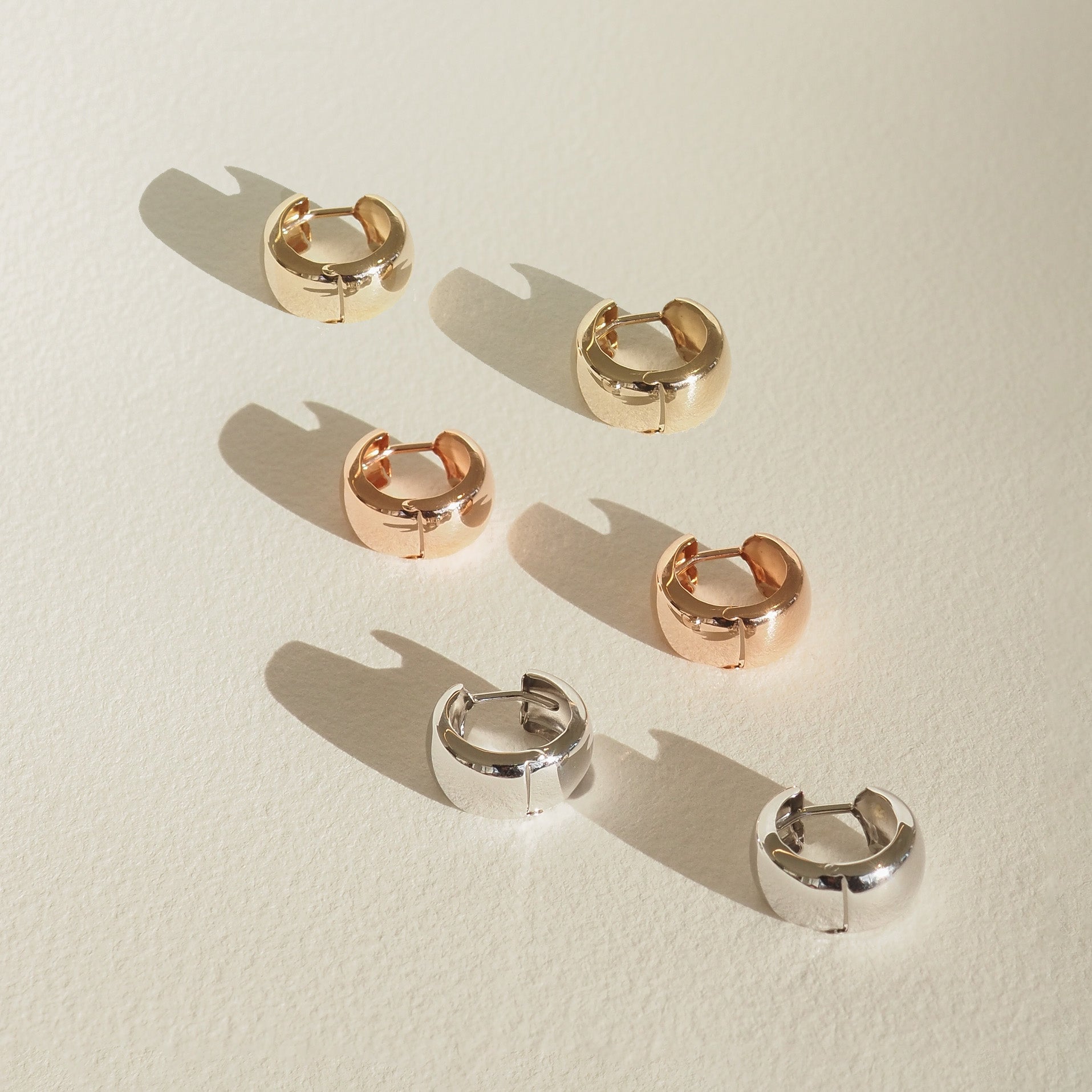 [text overlay: Yellow Gold (top, Rose Gold (middle), White Gold (Bottom)] [text colour: #000000]
