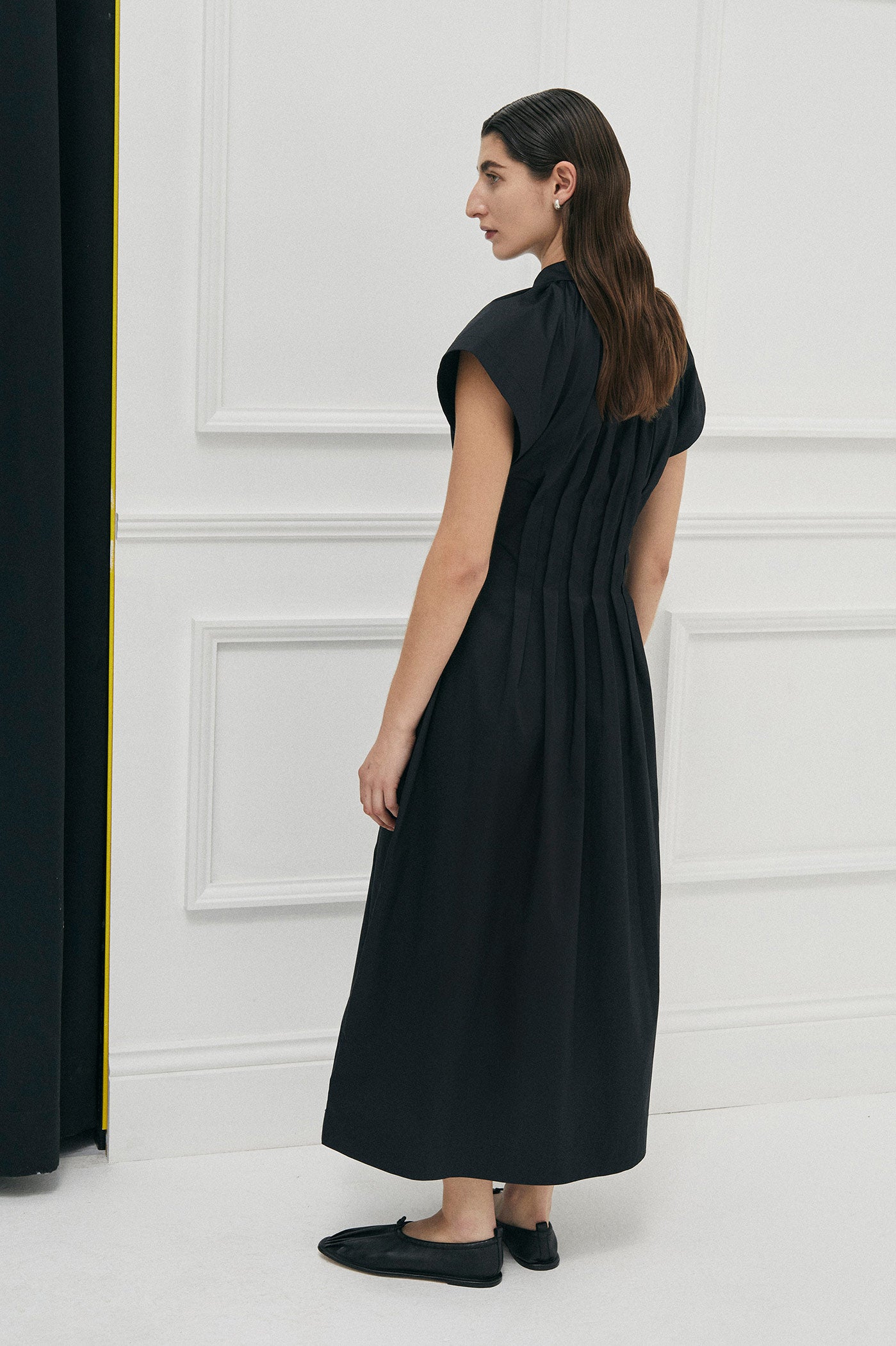 Uncharted Pleated Shirt Dress Black