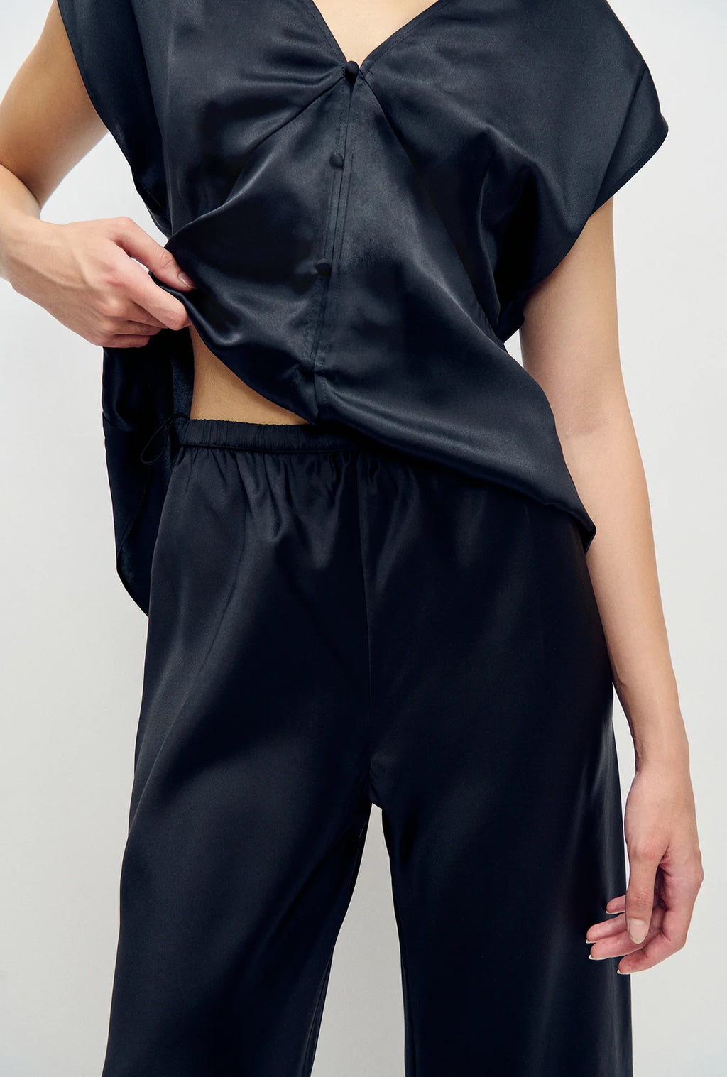 Cropped Bias Cut Pants Black Satin