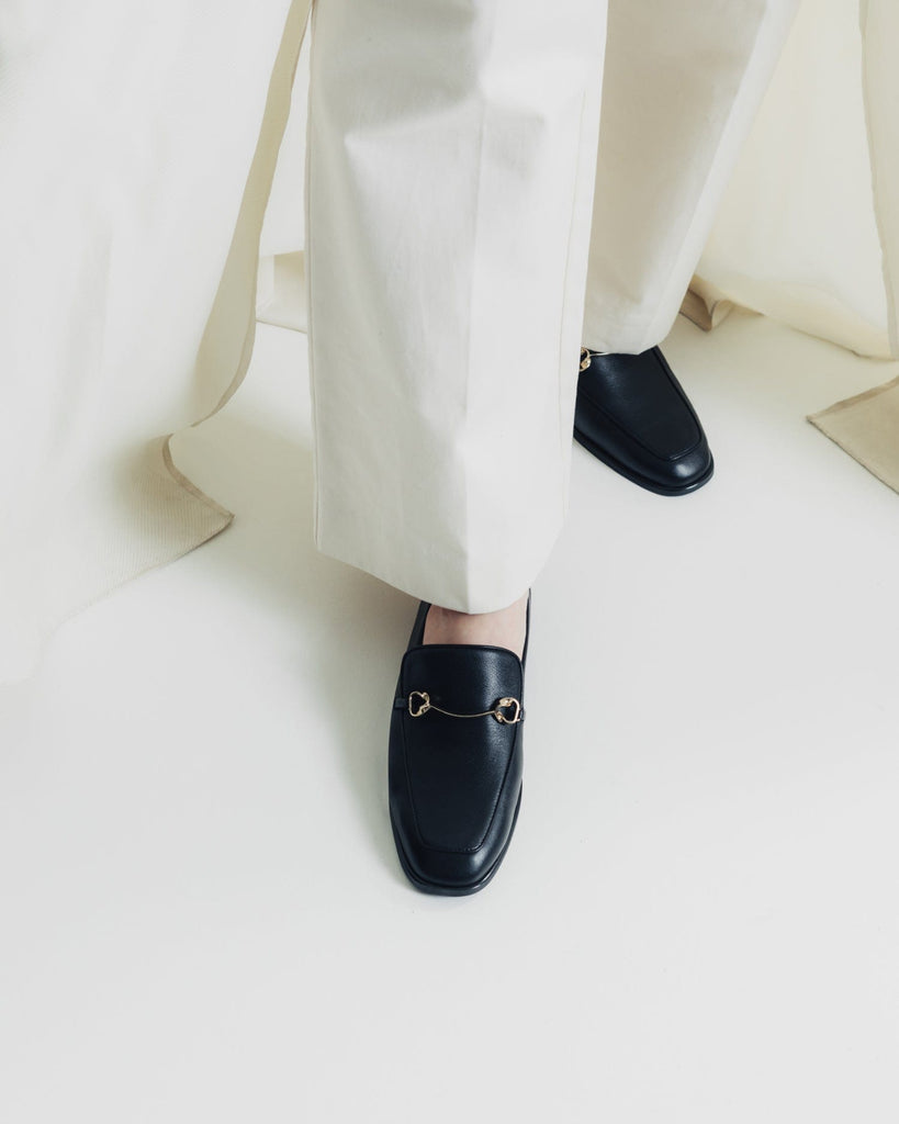 ESSĒN Shoes The Modern Moccasin - Black with hardware