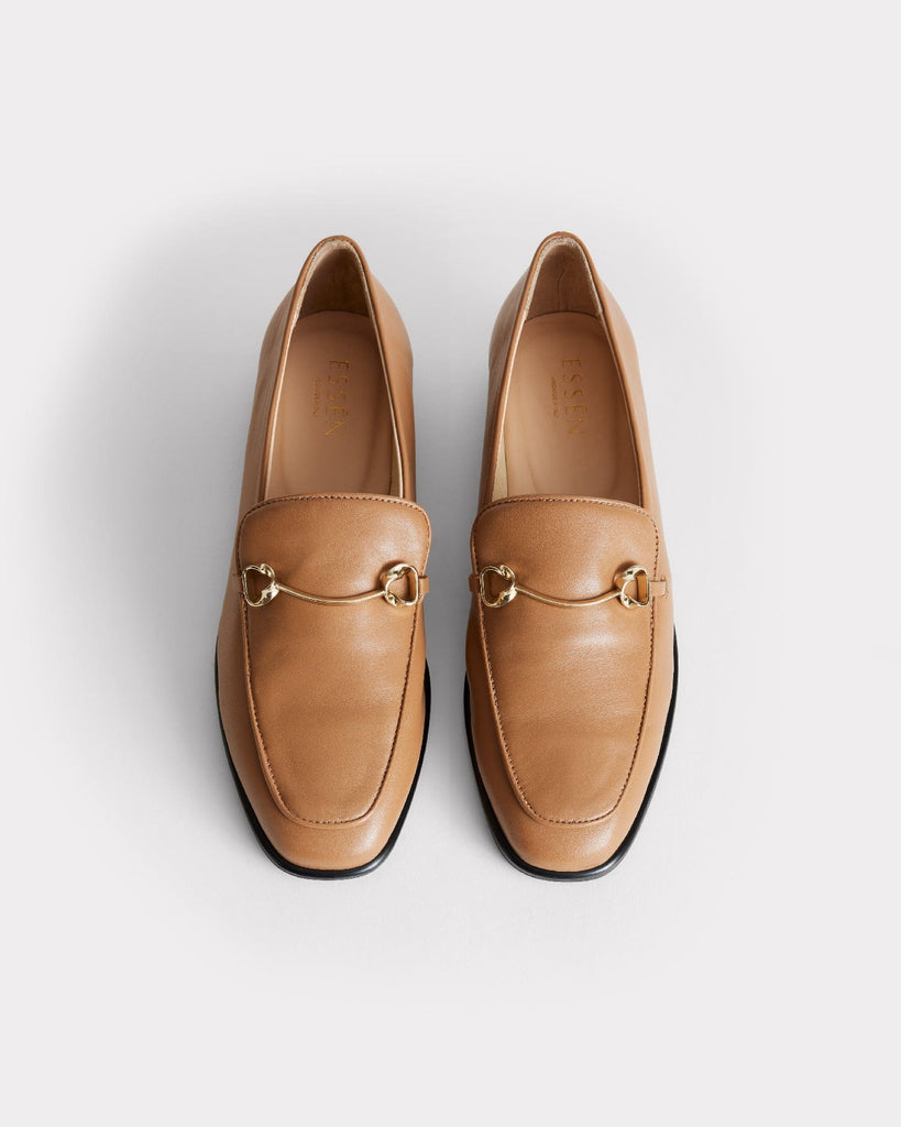 ESSĒN Shoes The Modern Moccasin - Tan with hardware