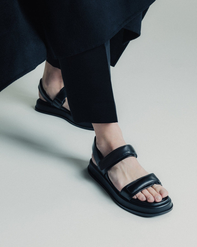 ESSĒN The Sporty Sandal - Black