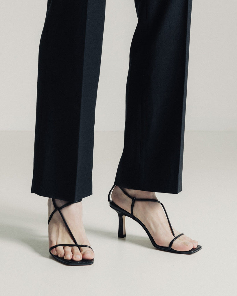 ESSĒN The Strappy Sandal - Black
